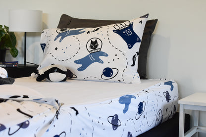Astro Cat Zip up Bedding Set - 10% off at Checkout